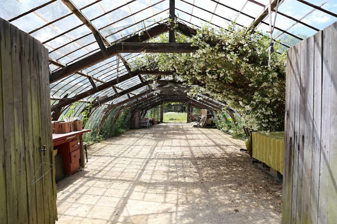 ラ・ウルプ Le Jardin Des Sources Bed & Breakfast エクステリア 写真